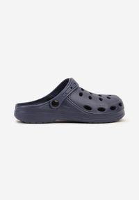 Born2be - Granatowe Klapki z Ażurową Cholewką Lumacine. Nosek buta: okrągły. Kolor: niebieski. Wzór: ażurowy. Sezon: lato. Obcas: na obcasie. Styl: klasyczny. Wysokość obcasa: niski