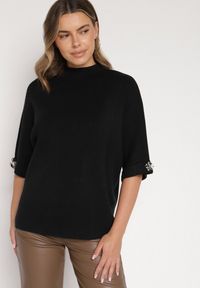 Born2be - Czarny Sweter Ozdobiony na Rękawach Cyrkoniami Aletusa. Okazja: na co dzień. Kolor: czarny. Materiał: jeans. Wzór: aplikacja. Styl: elegancki, casual #5