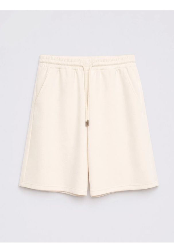 Big-Star - Szorty damskie dresowe z wiskozy kremowe Lunaras 102. Kolor: kremowy. Materiał: wiskoza, dresówka. Styl: elegancki, klasyczny