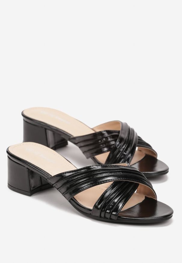 Renee - Czarne Klapki z Pikowanymi Paskami na Niskim Słupku Hiluiri. Kolor: czarny. Obcas: na słupku. Styl: elegancki