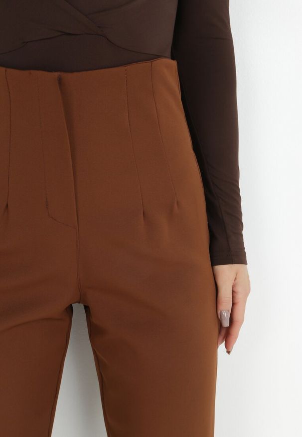 Born2be - Ciemnobrązowe Spodnie Cygaretki High Waist Caphe. Okazja: na co dzień. Stan: podwyższony. Kolor: brązowy. Styl: casual, elegancki