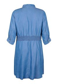 Zizzi Sukienka jeansowa V90120M Niebieski Regular Fit. Kolor: niebieski. Materiał: lyocell
