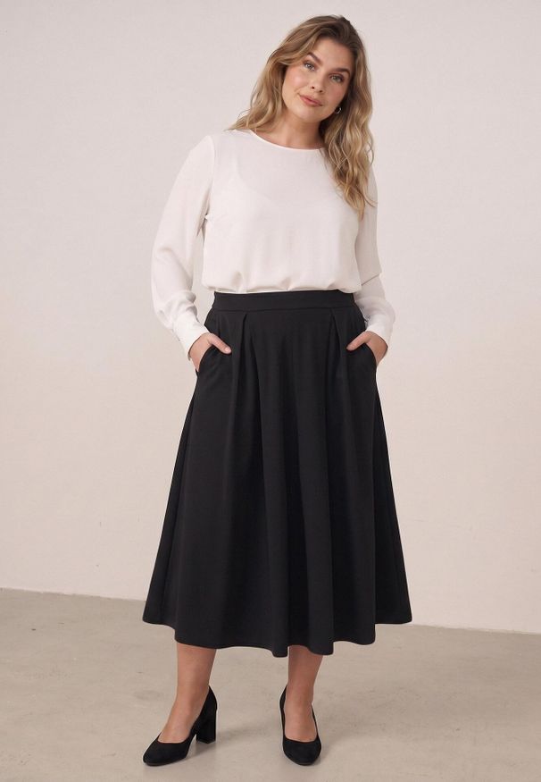 Born2be - Czarna Rozkloszowana Spódnica z Wysokim Stanem Ismotis. Okazja: na co dzień. Stan: podwyższony. Kolekcja: plus size. Kolor: czarny. Styl: casual