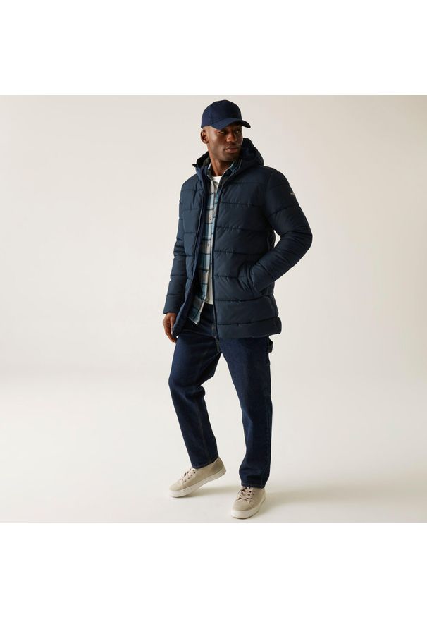Regatta - Kurtka męska zimowa pikowana Lakiver. Typ kołnierza: kaptur. Kolor: niebieski. Materiał: puch. Sezon: zima. Sport: turystyka piesza