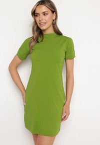 Born2be - Zielona Bawełniana Sukienka T-shirtowa o Dopasowanym Kroju Maristar. Okazja: na co dzień. Kolor: zielony. Materiał: bawełna. Długość rękawa: krótki rękaw. Typ sukienki: dopasowane. Styl: casual, elegancki #5
