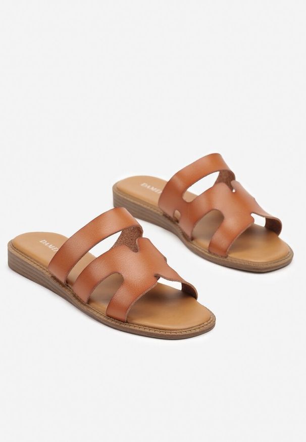 Born2be - Brązowe Klapki z Ozdobnie Wyciętymi Paskami Olimitia. Okazja: na co dzień. Kolor: brązowy. Materiał: len. Obcas: na obcasie. Styl: casual, elegancki. Wysokość obcasa: niski