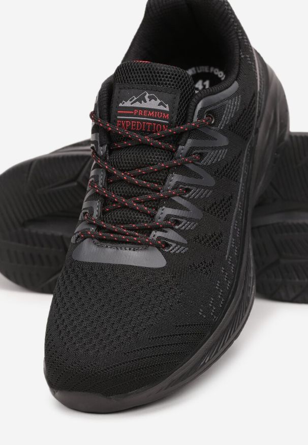 Born2be - Czarno-Czerwone Sznurowane Buty Sportowe na Tłoczonej Podeszwie Artera. Wysokość cholewki: przed kostkę. Kolor: czarny. Szerokość cholewki: normalna. Wzór: aplikacja. Sezon: lato, wiosna