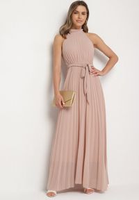 Born2be - Ciemnoróżowa Plisowana Sukienka Maxi z Gumką w Pasie i Rozkloszowanym Dołem Tehe. Kolor: różowy. Materiał: tkanina, materiał. Długość: maxi #2