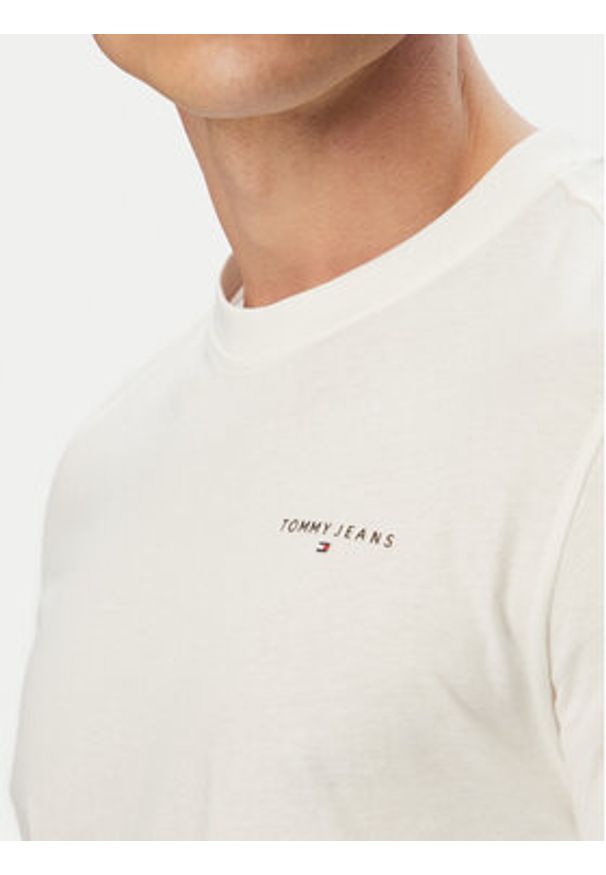 Tommy Jeans T-Shirt Linear Chest DM0DM21780 Écru Slim Fit. Kolor: kremowy. Materiał: bawełna