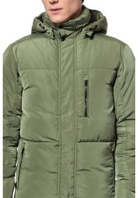 Wrangler - WRANGLER PROTECTOR JACKET MĘSKA KURTKA ZIMOWA CLOVER GREEN W4A2W3G05. Typ kołnierza: kaptur. Kolor: zielony. Materiał: puch. Sezon: zima #8