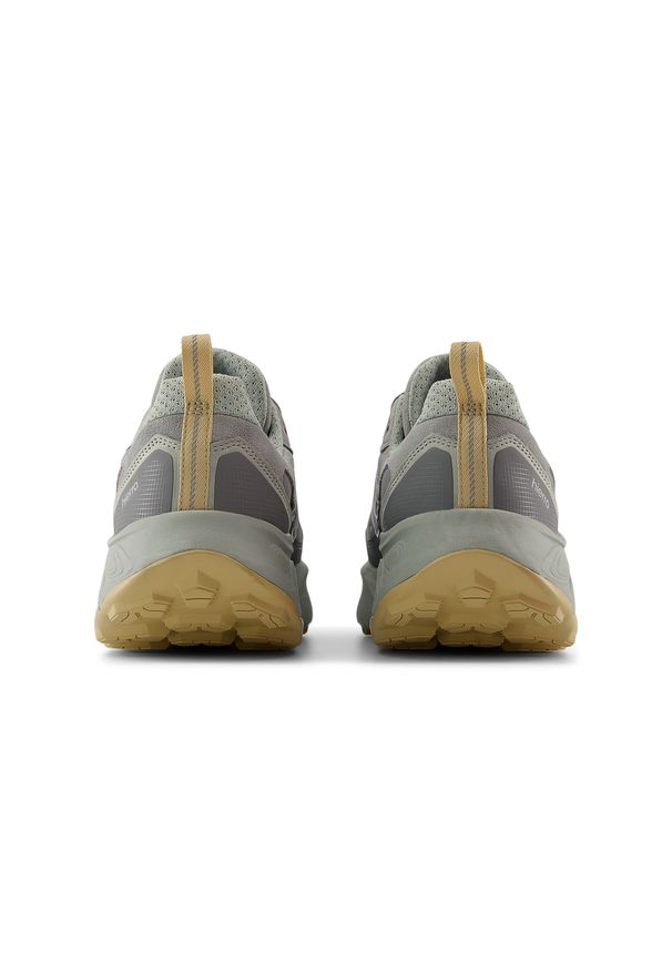 Buty męskie New Balance Fresh Foam X Hierro Trek MHIET7WC – szare. Kolor: szary. Materiał: zamsz. Szerokość cholewki: normalna. Sport: turystyka piesza, fitness, bieganie