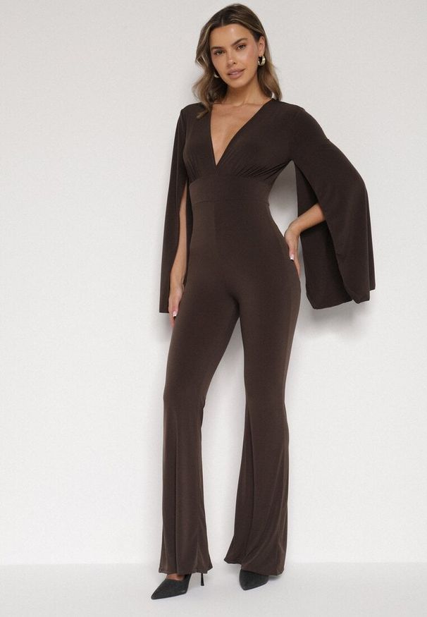Born2be - Brązowy Długi Kombinezon z Szerokimi Rękawami i Odkrytymi Plecami Dasima. Okazja: na imprezę. Kolor: brązowy. Długość: długie. Styl: klasyczny, elegancki