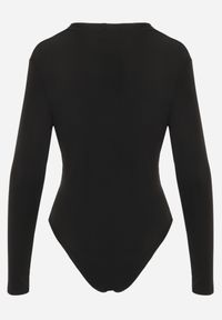 Born2be - Czarne Body z Wiskozą i Kopertowym Dekoltem Candletree. Okazja: na co dzień. Kolor: czarny. Materiał: wiskoza. Długość: długie. Wzór: aplikacja. Styl: casual, elegancki #5