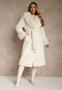 Renee - Biały Futrzany Płaszcz z Wiązanym Paskiem Ozdobnym Kołnierzem i Mankietami Viaressa. Okazja: na co dzień. Kolor: biały. Materiał: futro. Długość rękawa: długi rękaw. Długość: długie. Styl: casual, rockowy, elegancki #4