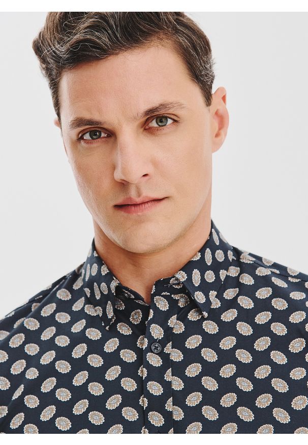 Pako Lorente - PAKO LORENTE – Czarna koszula w kwiaty. Kolor: czarny. Materiał: bawełna, elastan. Długość rękawa: długi rękaw. Długość: długie. Wzór: kwiaty