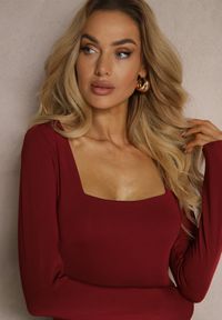 Renee - Bordowa Bluzka Seliusei. Typ kołnierza: dekolt kwadratowy. Kolor: czerwony. Materiał: dzianina. Długość rękawa: długi rękaw. Długość: długie. Styl: klasyczny #2