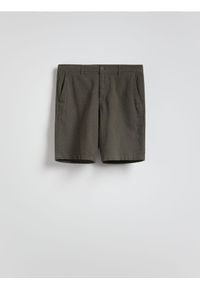 Reserved - Szorty regular z lnem - jasny zielony. Kolor: zielony. Materiał: len