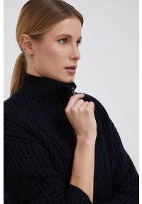 GAP Sweter damski kolor czarny ciepły. Okazja: na co dzień. Kolor: czarny. Materiał: dzianina. Długość: krótkie. Wzór: ze splotem. Styl: casual