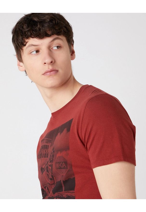 Wrangler - MĘSKI T-SHIRT WRANGLER SS MOTEL TEE RUSTY BROWN W7G3D3H11 112131829