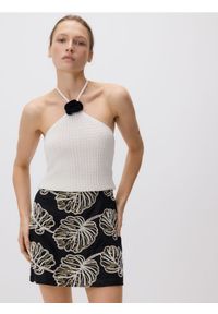 Reserved - Spódnica mini z haftem - czarny. Kolor: czarny. Materiał: tkanina. Wzór: haft #1