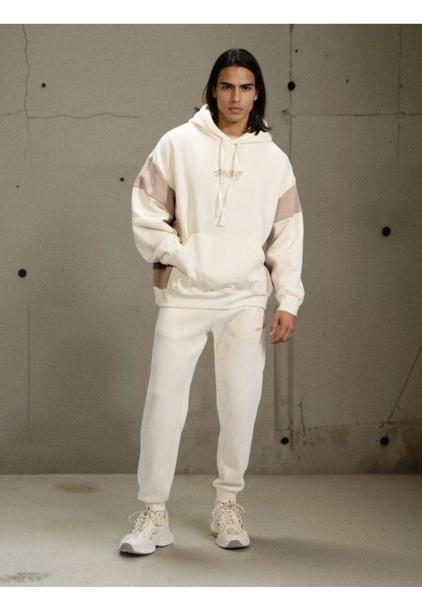 Sinsay - Bluza hoodie z napisem - kremowy. Kolor: kremowy. Wzór: napisy