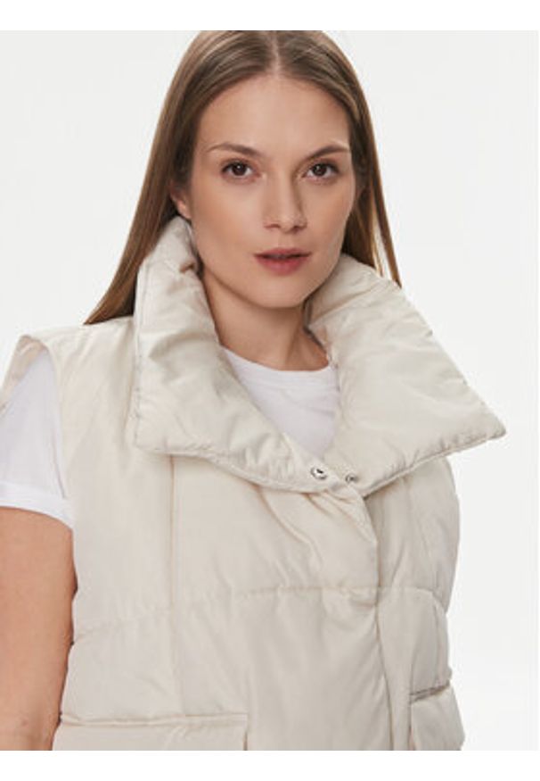 Vila Bezrękawnik Jade 14092205 Écru Regular Fit. Materiał: syntetyk. Długość rękawa: bez rękawów