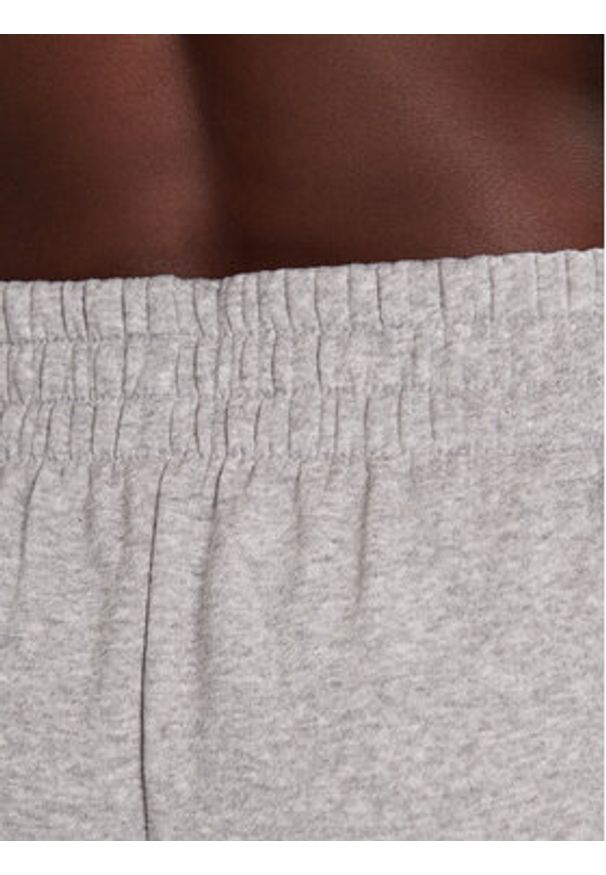 Under Armour Szorty sportowe Rival Fleece Short 1382723-011 Szary Loose Fit. Kolor: szary. Materiał: bawełna