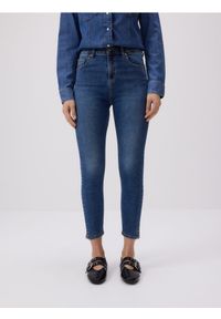 Reserved - Jeansy slim push up - granatowy. Stan: podwyższony. Kolor: niebieski