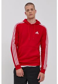 Adidas - adidas Bluza męska kolor czerwony z kapturem gładka. Okazja: na co dzień. Typ kołnierza: kaptur. Kolor: czerwony. Materiał: dzianina, poliester, bawełna. Wzór: gładki. Styl: casual #1