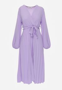 Renee - Fioletowa Sukienka Phloroe. Typ kołnierza: dekolt w kształcie V. Kolor: fioletowy. Długość rękawa: długi rękaw. Typ sukienki: kopertowe. Długość: midi #2