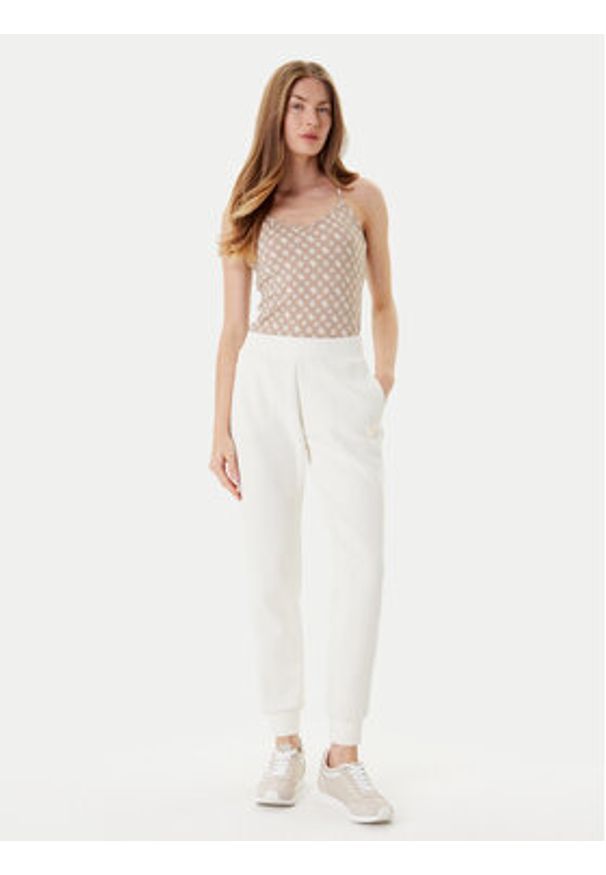 Guess Top V5YP11 MC03W Beżowy Slim Fit. Kolor: beżowy. Materiał: syntetyk