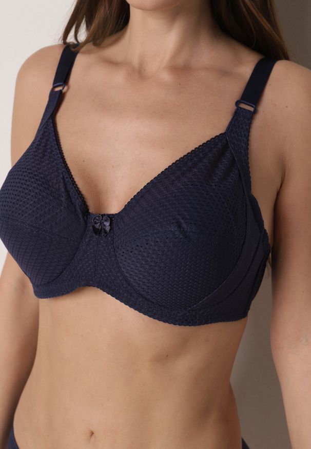 Born2be - Granatowy Gładki Biustonosz z Cienkimi Ramiączkami z Siateczki Anzlea. Kolor: niebieski. Materiał: tkanina. Wzór: gładki