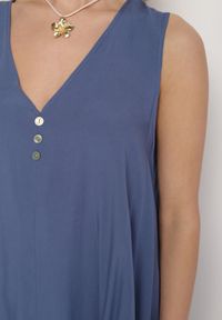 Born2be - Niebieska Rozkloszowana Sukienka z Bawełny z Ozdobnymi Guzikami Folusae. Okazja: na co dzień. Typ kołnierza: dekolt w serek. Kolor: niebieski. Materiał: bawełna. Sezon: wiosna, lato. Typ sukienki: proste. Styl: klasyczny, casual, elegancki #5