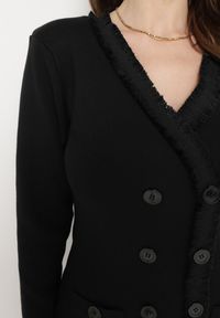 Born2be - Czarna Sukienka Sweterkowa Dwurzędowa z Guzikami i Ozdobnymi Frędzlami Vluona. Kolor: czarny. Materiał: materiał #6