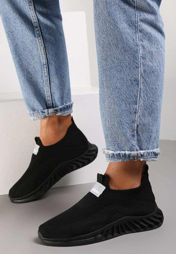 Renee - Czarne Buty Sportowe Briwen. Okazja: na co dzień. Kolor: czarny. Materiał: jeans, materiał. Szerokość cholewki: normalna. Wzór: aplikacja