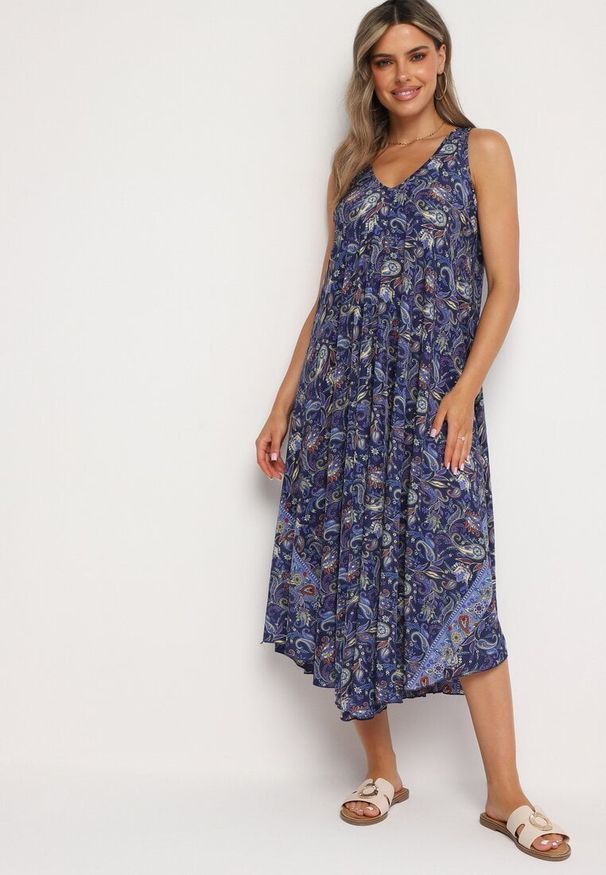 Born2be - Granatowa Rozkloszowana Wiskozowa Sukienka Bez Rękawów Eladea. Okazja: na co dzień. Kolor: niebieski. Materiał: wiskoza. Długość rękawa: bez rękawów. Typ sukienki: proste. Styl: elegancki, klasyczny, casual