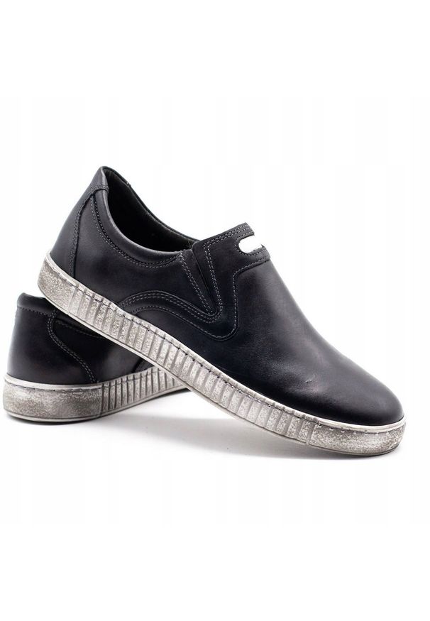 Joker Buty męskie wsuwane 387V czarne. Zapięcie: bez zapięcia. Kolor: czarny. Materiał: skóra. Styl: sportowy, elegancki