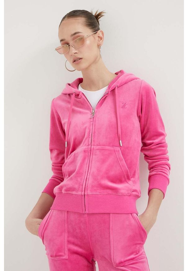 Juicy Couture bluza damska kolor różowy z kapturem gładka. Typ kołnierza: kaptur. Kolor: różowy. Materiał: welur. Wzór: gładki