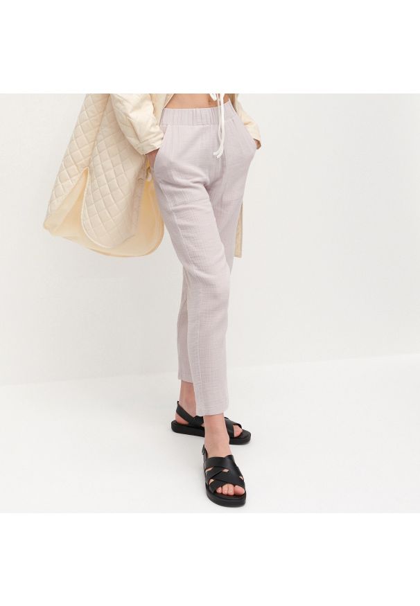 Reserved - Spodnie z tkaniny w stylu rustykalnym - Jasny szary. Kolor: szary. Materiał: tkanina