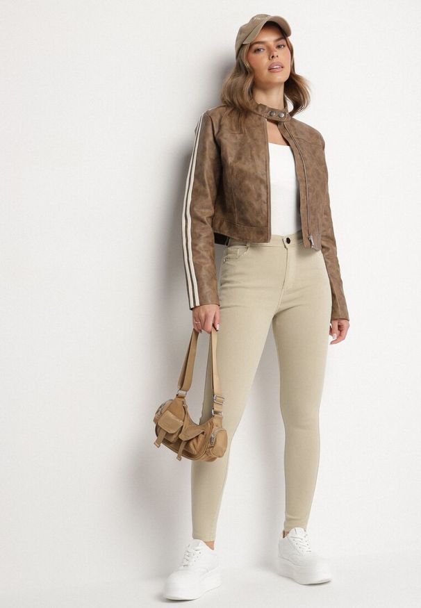 Born2be - Beżowe Dopasowane Jeansy z Bawełną i Wysokim Stanem Valrievia. Okazja: na co dzień. Stan: podwyższony. Kolor: beżowy. Wzór: aplikacja. Styl: elegancki, casual