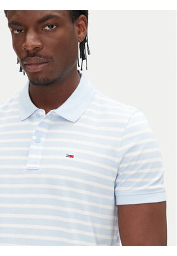 Tommy Jeans Polo DM0DM20676 Błękitny Slim Fit. Typ kołnierza: polo. Kolor: niebieski. Materiał: bawełna