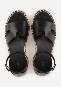Born2be - Czarne Sandały VICES na Grubej Plecionej Podeszwie Meztora. Okazja: na co dzień. Zapięcie: sprzączka. Kolor: czarny. Wzór: ażurowy. Sezon: lato. Styl: casual, klasyczny, elegancki #7