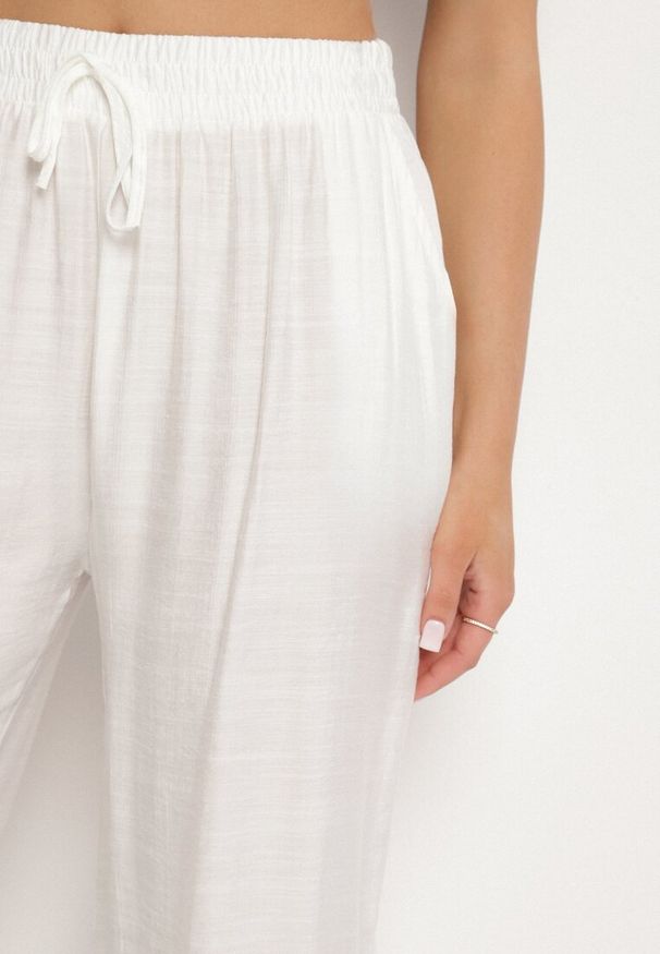 Born2be - Jasnobeżowe Wiskozowe Szerokie Spodnie z Wysokim Stanem Divola. Okazja: na spacer, na co dzień. Stan: podwyższony. Kolor: beżowy. Materiał: wiskoza. Sezon: lato. Styl: casual, klasyczny