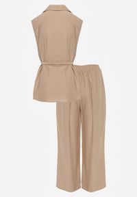 Renee - Beżowy Letni Komplet Kamizelka z Paskiem i Ozdobnymi Guzikami i Szerokie Spodnie Sharieth. Kolor: beżowy #6