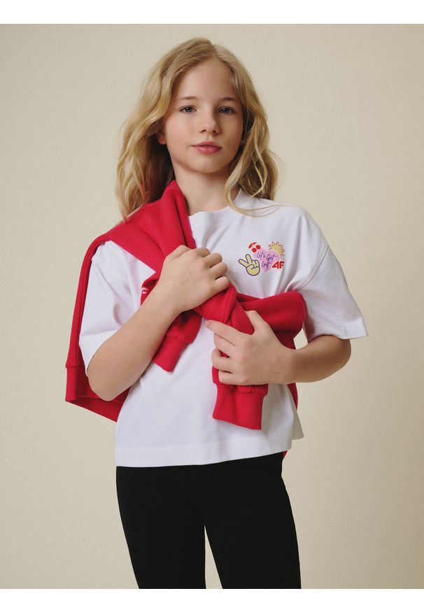 4f - 4F T-shirt loose z nadrukiem dziewczęcy - biały 134/140 (8-10 lat). Okazja: na co dzień. Kolor: biały. Materiał: dzianina, bawełna, jeans, dresówka. Wzór: nadruk. Sezon: lato. Styl: casual