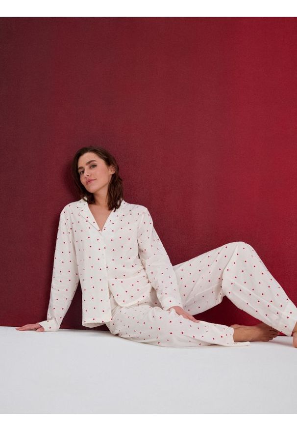 Sinsay - Piżama dwuczęściowa z domieszką wiskozy - kremowy. Kolor: kremowy. Materiał: wiskoza