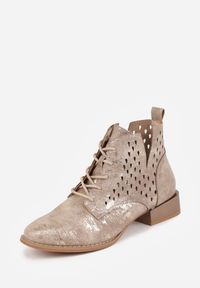 Renee - Jasnobrązowe Botki ze Skórzaną Wkładką i Ażurowym Wzorem Nantiela. Okazja: na co dzień. Kolor: brązowy. Materiał: skóra. Wzór: ażurowy. Sezon: wiosna, jesień. Obcas: na słupku. Styl: casual, elegancki, klasyczny #2