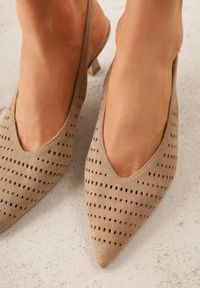 Renee - Ciemnobeżowe Czółenka Slingback VICES na Kaczuszce z Ażurową Cholewką Klephei. Zapięcie: pasek. Kolor: beżowy. Materiał: jeans, skóra, koronka. Szerokość cholewki: normalna. Wzór: ażurowy. Obcas: na szpilce #5