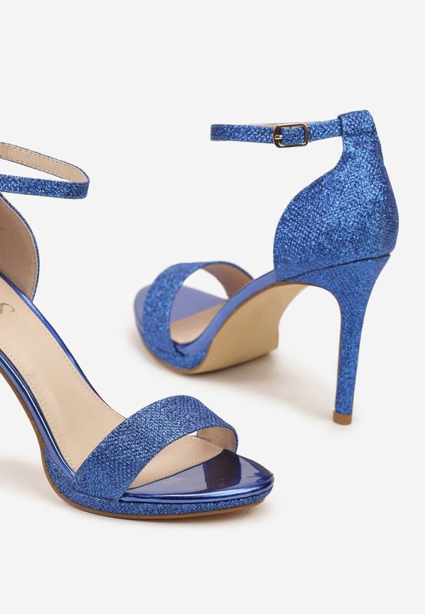 Renee - Niebieskie Brokatowe Sandały na Szpilce Zapinane Wokół Kostki Mlinaya. Okazja: na co dzień. Kolor: niebieski. Materiał: len. Obcas: na szpilce. Styl: elegancki, casual