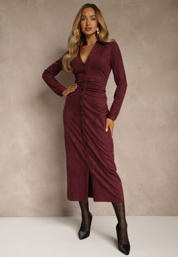 Renee - Bordowa Marszczona Sukienka z Imitacji Zamszu o Koszulowym Kroju Esora. Okazja: na randkę. Typ kołnierza: dekolt w serek. Kolor: czerwony. Materiał: zamsz. Typ sukienki: koszulowe